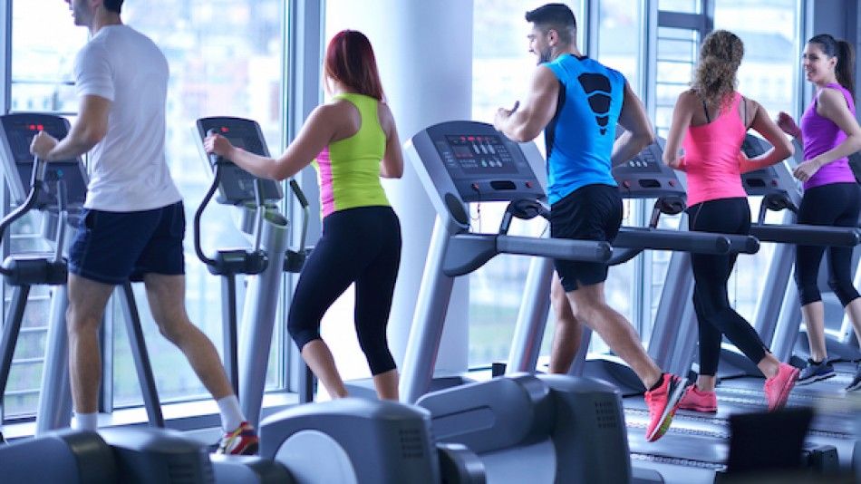 Cardio en gimnasio en cinta y en elíptica